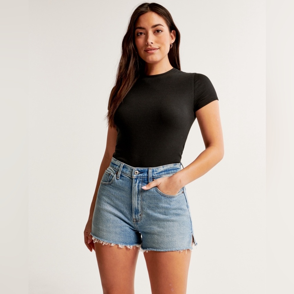 Abercrombie Curve Love High Rise Mom Short